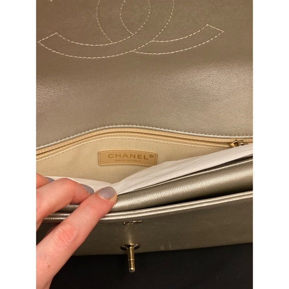 CHANEL VINTAGE CLUTCH - Picture 12 of 16